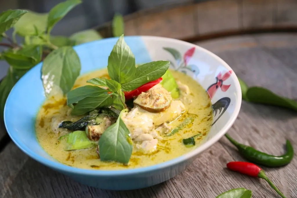 Curry vert au poulet – BAAN SUAN, restaurant thaï à Paris 9e