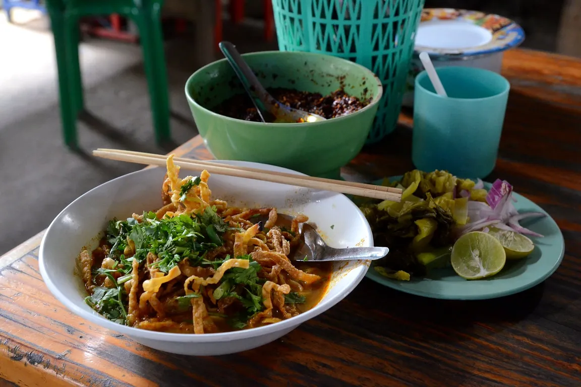Khao soi au poulet – BAAN SUAN, restaurant thaï à Paris 9e