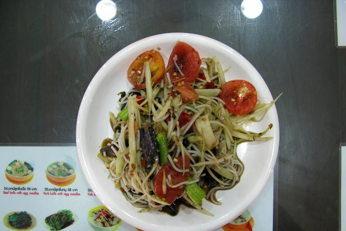 Salade de papaye verte – BAAN SUAN, restaurant thaï à Paris 9e